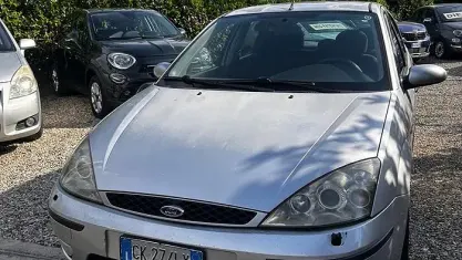 Usata Ford Focus Ghia 116 CV (85 kW) 2004 Grigio Berlina