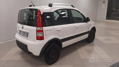 Usata Fiat Panda 4x4 Climbing 74 CV (54 kW) 2011 Utilitaria