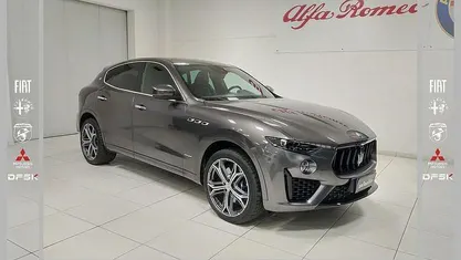 Grigio scuro Usata 2020 Maserati Levante SUV | 48.490 € (Ottimo prezzo)