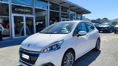 Usata Peugeot 208 Active 82 CV (60 kW) 2017 Bianco Utilitaria