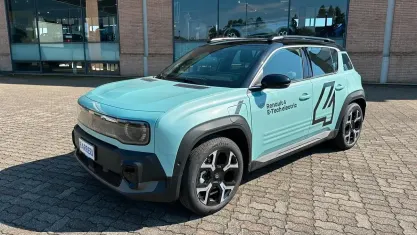 Nuova Renault R4 Komfort 77 kW (106 CV) 2025 Verde Berlina
