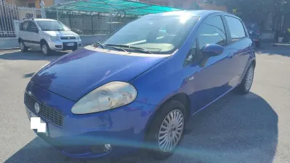 Usata Fiat Grande Punto Dynamic 77 CV (56 kW) 2007 Bluazzurro Utilitaria