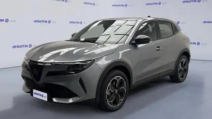 Usata Alfa Romeo Junior 114 kW (156 CV) 2025 Grigio scuro SUV