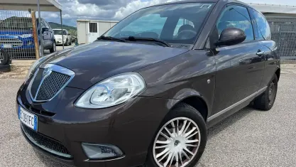 Usata Lancia Ypsilon 69 CV (50 kW) 2011 Viola Utilitaria