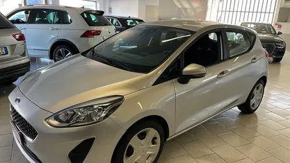 Grigio Usata 2018 Ford Fiesta Tre volumi | 8900 € (Ottimo prezzo)