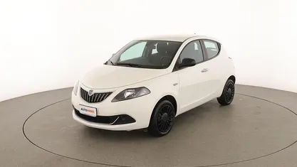 Usata Lancia Ypsilon Silver 69 CV (50 kW) 2022 Bianco Utilitaria