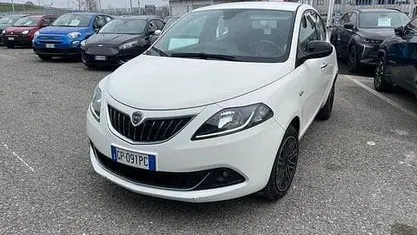Usata Lancia Ypsilon Gold 69 CV (50 kW) 2023 Bianco Utilitaria