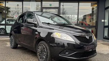 Usata Lancia Ypsilon Gold 69 CV (50 kW) 2018 Nero Utilitaria