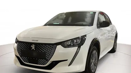 Usata 2023 Peugeot e-208 Allure Due volumi | 20.500 € (Buon prezzo)