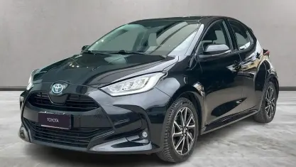 Käytetty Toyota Yaris Hybrid Trend 92 HP (67 kW) 2023 Musta Sedan