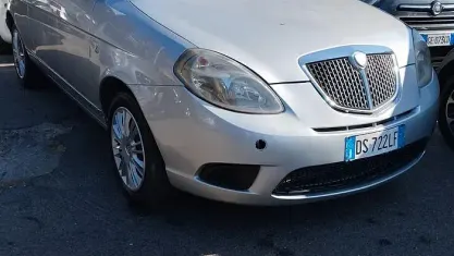 Usata Lancia Ypsilon 75 CV (55 kW) 2008 Grigio Utilitaria