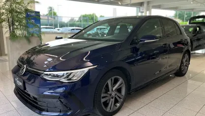 Begagnad VW Golf VIII R-line 150 HK (110 kW) 2020 Blå Sedan