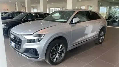 Usata Audi Q8 Sport 286 CV (210 kW) 2019 Argento SUV