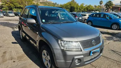 Usata Suzuki Grand Vitara 109 CV (80 kW) 2006 Grigio SUV
