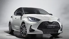 Bianco Nuova 2025 Toyota Yaris Hybrid Active Due volumi | 17.990 € (Ottimo prezzo)