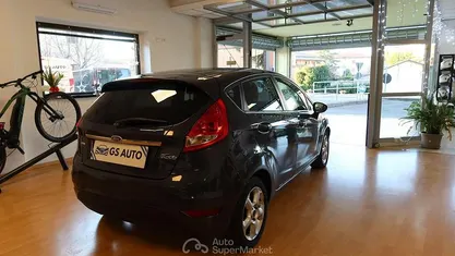 Gray Usata 2011 Ford Fiesta Titanium Tre volumi | 4300 € (Buon prezzo)