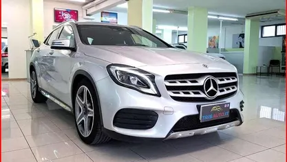 Argento Usata 2019 Mercedes GLA200 Premium SUV | 21.800 € (Buon prezzo)