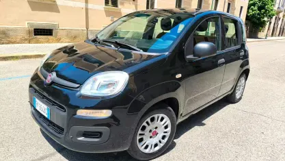 Usata Fiat Panda Lounge 69 CV (50 kW) 2017 Nero Utilitaria