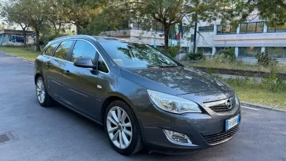 Usata Opel Astra Cosmo 110 CV (80 kW) 2011 Grigio Station wagon