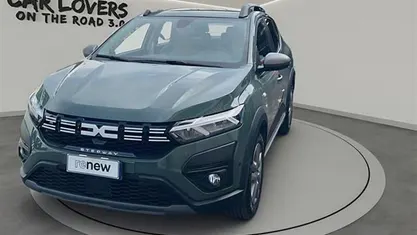 Usata Dacia Sandero Expression 101 CV (74 kW) 2023 Verde scuro Utilitaria