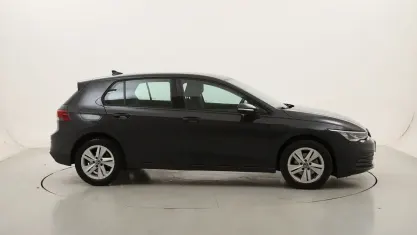 Usata VW Golf VIII Life 130 CV (95 kW) 2023 Grigiogrigio Berlina