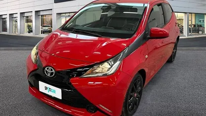 Usata Toyota Aygo X-play 69 CV (50 kW) 2017 Rosso Utilitaria