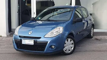 Blu Usata 2011 Renault Clio II Dynamique Tre volumi | 4600 € (Buon prezzo)