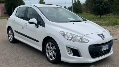 Usata Peugeot 308 Premium 98 CV (72 kW) 2011 Other Berlina