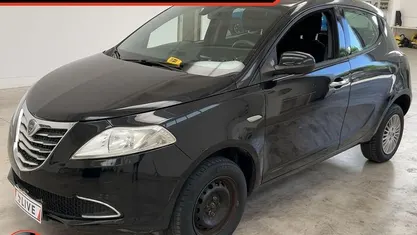 Nero Usata 2015 Lancia Ypsilon Due volumi | 7900 € (Buon prezzo)