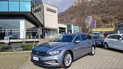 Usata VW Passat Business 150 CV (110 kW) 2022 Argento Station wagon