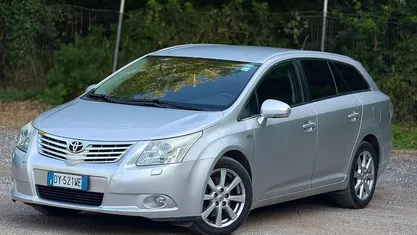 Usata Toyota Avensis Executive 150 CV (110 kW) 2010 Grigio Station wagon