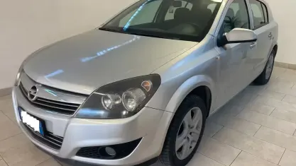 Usata Opel Astra 88 CV (64 kW) 2010 Argento Berlina