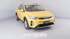 Giallo metallizzato Usata 2022 Kia Stonic Urban SUV | 13.490 € (Ottimo prezzo)