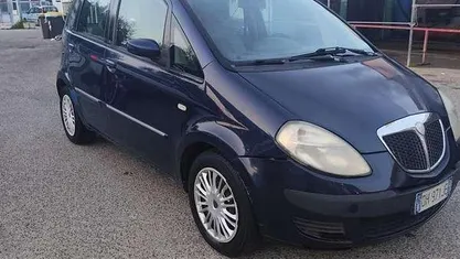 Usata Lancia Musa 90 CV (66 kW) 2007 Blu Monovolume