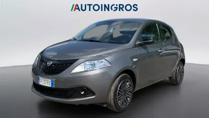 Begagnad Lancia Ypsilon Silver 69 HK (50 kW) 2023 Grå Halvkombi