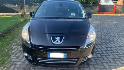 Usata Peugeot 5008 120 CV (88 kW) 2010 Nero Monovolume