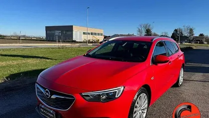 Usata Opel Insignia Innovation 170 CV (125 kW) 2019 Rosso metallizzato Station wagon