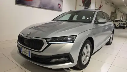 Usata Skoda Octavia Executive 116 CV (85 kW) 2021 Argento Station wagon
