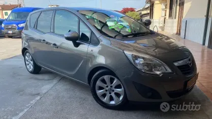 Usata Opel Meriva Cosmo 95 CV (69 kW) 2012 Grigio Monovolume