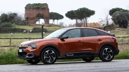 Pearl black Nuova 2026 Citroën C4 PureTech Berlina | 22.990 € (Buon prezzo)