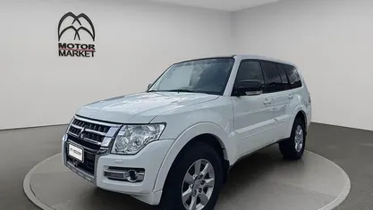 Bianco Usata 2016 Mitsubishi Pajero Intense SUV | 24.000 € (Buon prezzo)