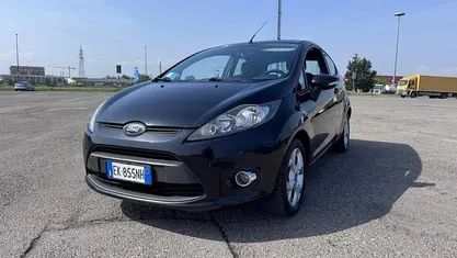 Usata Ford Fiesta 70 CV (51 kW) 2011 Nero Berlina