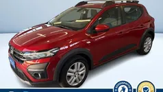 Rosso metallizzato Usata 2022 Dacia Sandero Comfort Due volumi | 13.500 € (Buon prezzo)