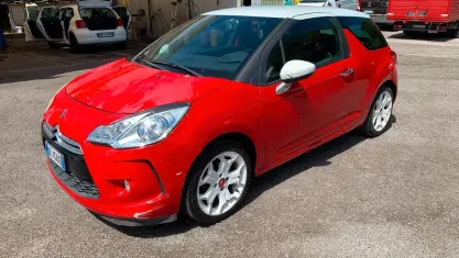 Usata DS Automobiles DS3 So Chic 92 CV (67 kW) 2010 Rosso Coupé