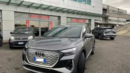 Usata Audi Q4 e-tron S-Line 150 kW (204 CV) 2023 Grigio SUV