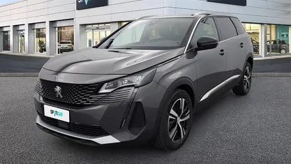 Grigio scuro / metallizzato Usata 2024 Peugeot 5008 GT SUV | 23.950 € (Ottimo prezzo)