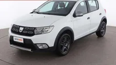 Bianco Usata 2017 Dacia Sandero Tre volumi | 9699 € (Buon prezzo)