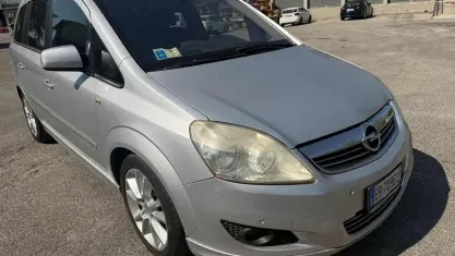 Usata Opel Zafira Cosmo 140 CV (102 kW) 2010 Grigio Monovolume