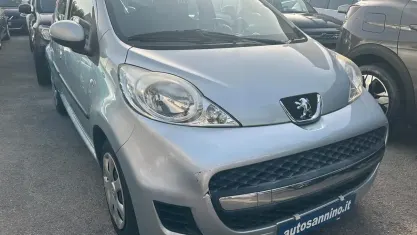 Usata Peugeot 107 Allure 68 CV (50 kW) 2011 Grigio Utilitaria