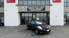 Usata 2007 Toyota Yaris Tre volumi | 2900 € (Buon prezzo)